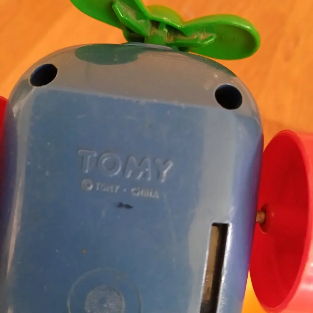 Tomy airplane pull